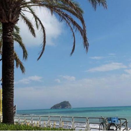 A 5 Minuti Dal Mare - Dolphin Beach House Spotorno Kültér fotó